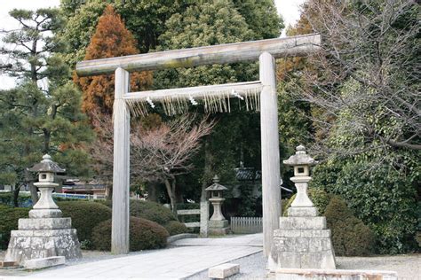 三太柱|日本唯一の三柱鳥居 ＠京都・太秦天神川「木嶋坐天。